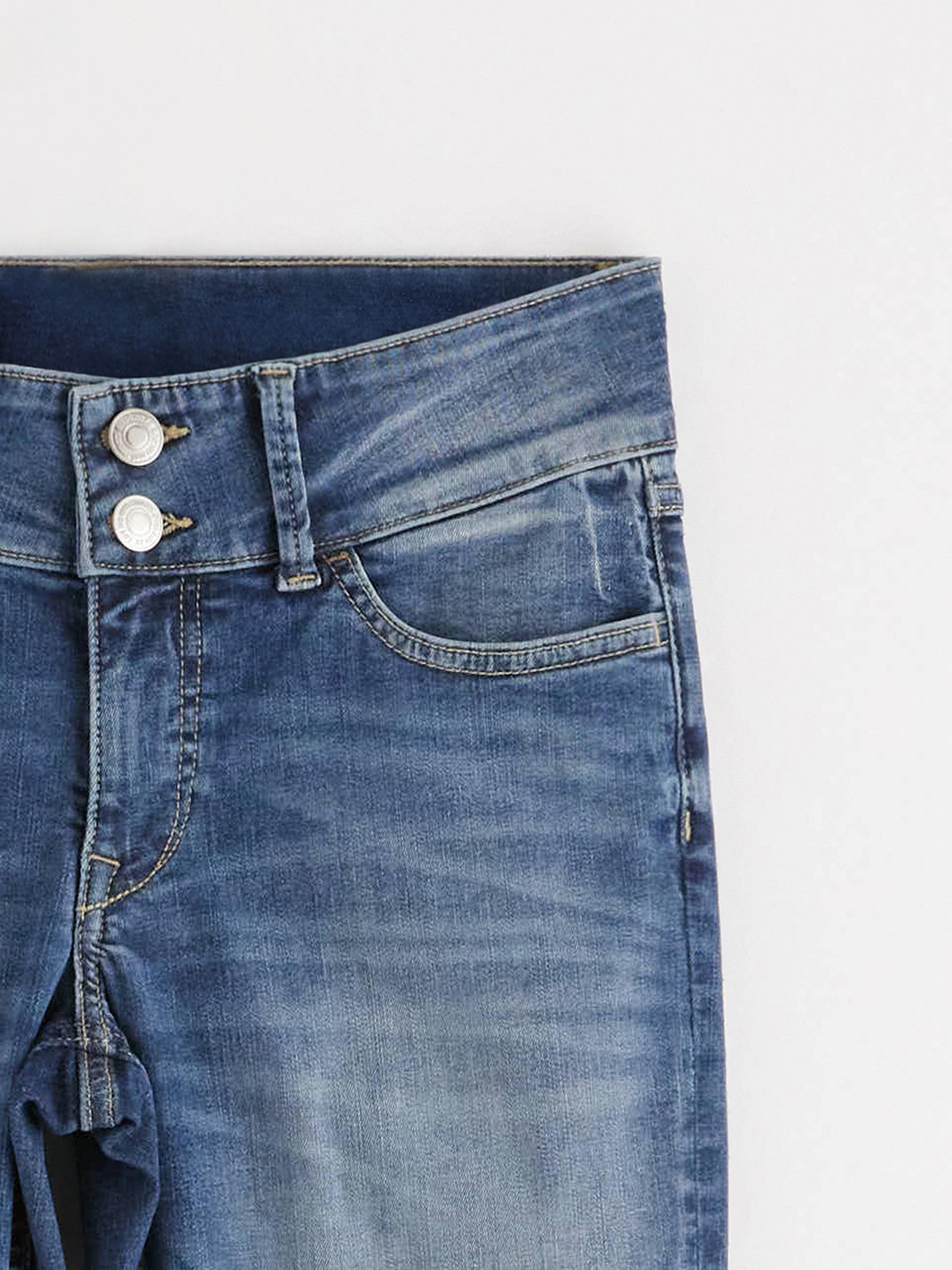 Pantalones vaqueros elásticos FLARE de talle bajo color azul vaquero