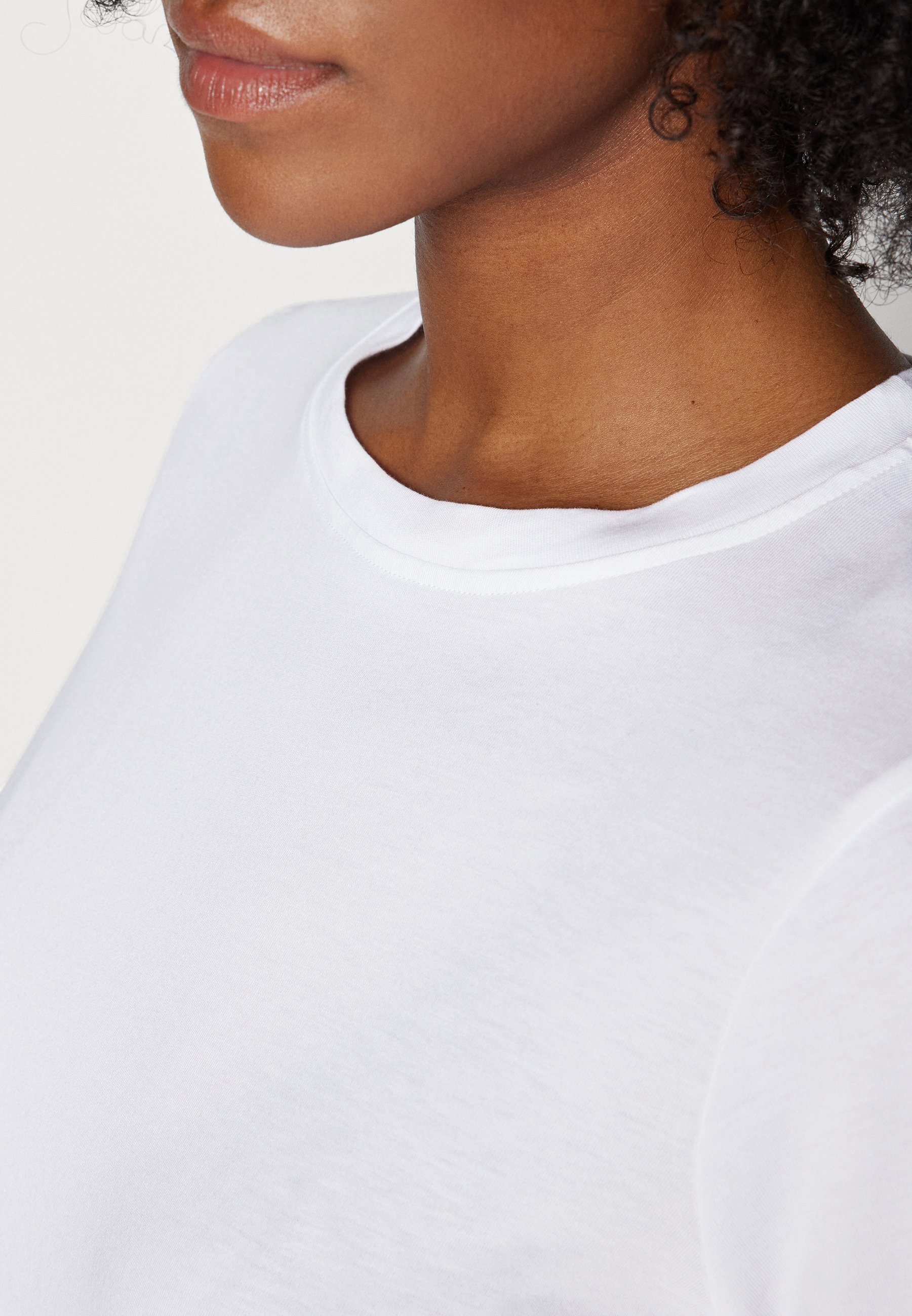 Sweaty Betty ESSENTIAL CREW NECK - Jednoduché tričko - white