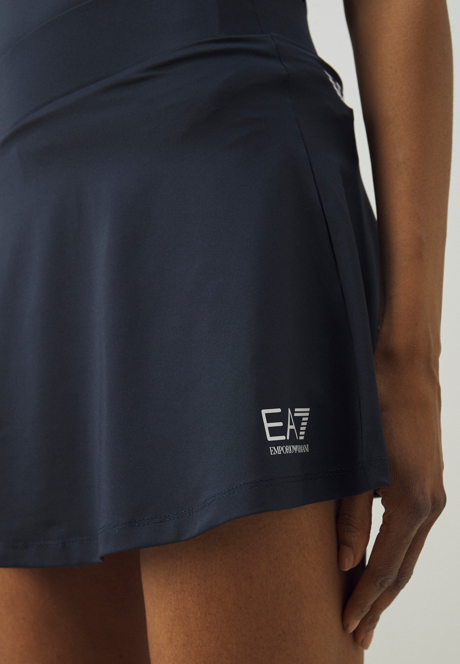EA7 Emporio Armani TENNIS PRO CLASSIC ROK - Sportrok - totale zonsverduistering
