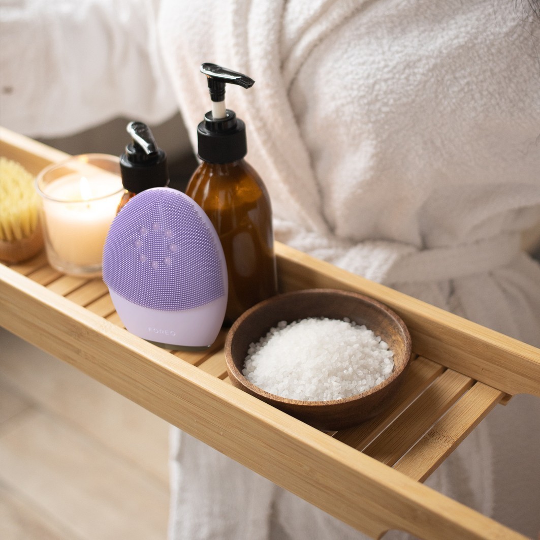 FOREO LUNA™ 4 Plus električni masažer za lice – 1 komad