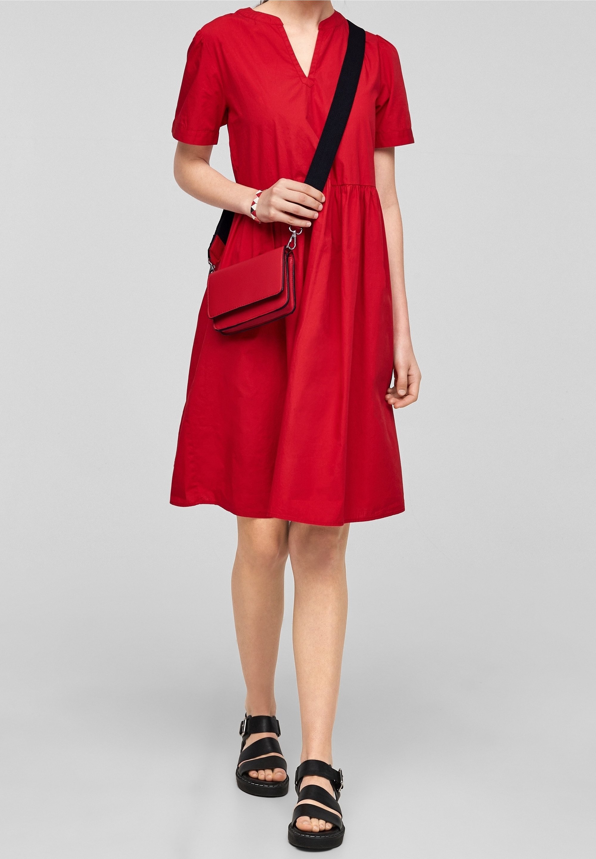 s.Oliver Torebka typu cross body - czerwona